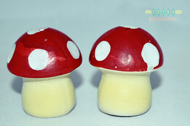 Vintage mushroom salt and pepper shakers 